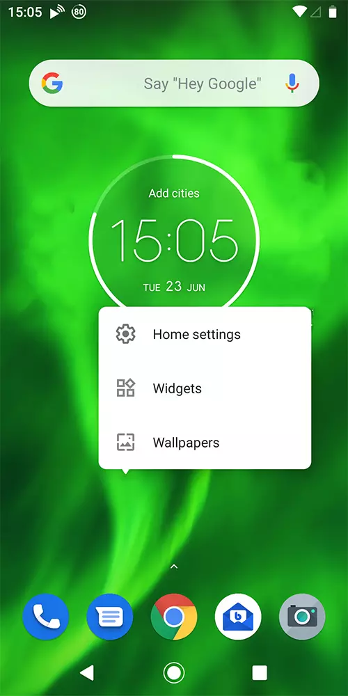 Android home screen with widget dialog open